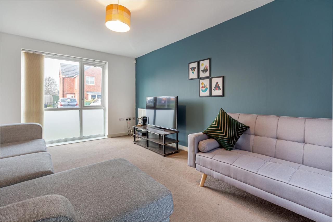 Liberty House - Perfect For Contractors - 2 Off-Road Parking Spaces Wolverhampton Buitenkant foto