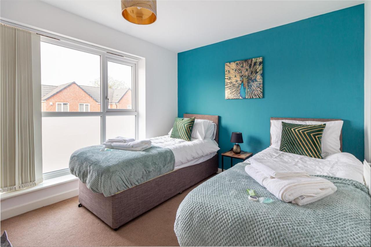 Liberty House - Perfect For Contractors - 2 Off-Road Parking Spaces Wolverhampton Buitenkant foto